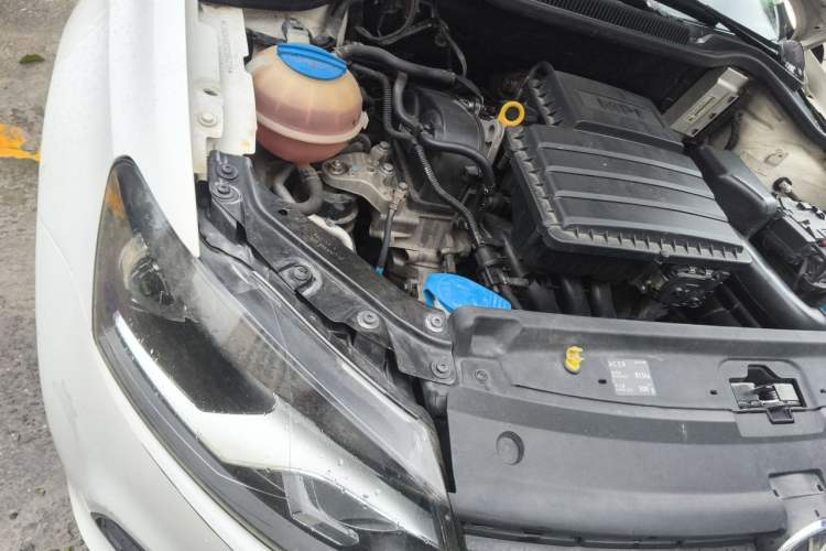 Used Volkswagen Polo 2016 1.4L Manual Fashion Model Engine Bay Right