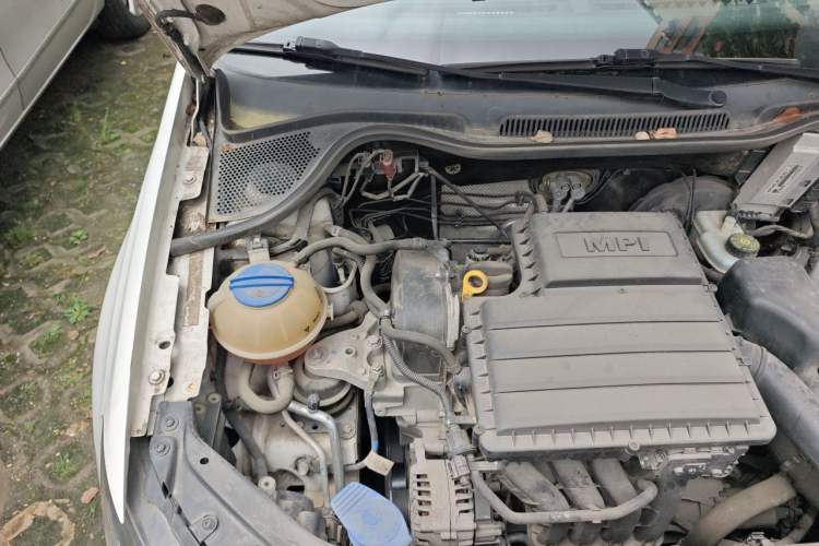 Used Volkswagen Polo 2016 1.4L Manual Fashion Model Engine Bay Right