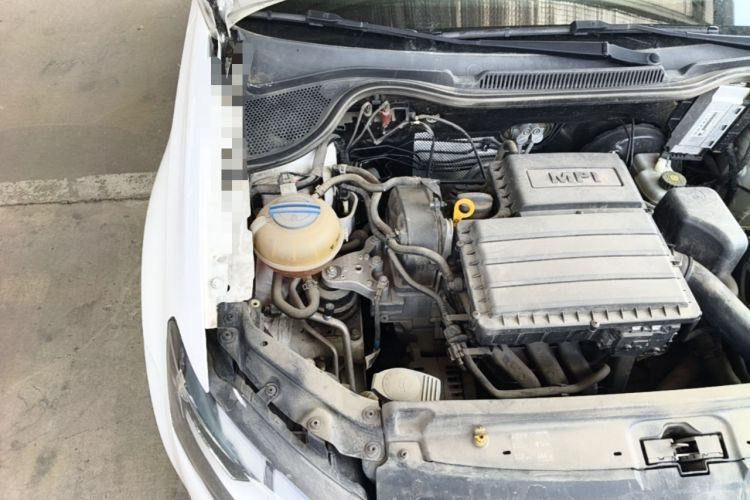 Used Volkswagen Polo 2016 1.4L Automatic Trendy Model Engine Bay Right
