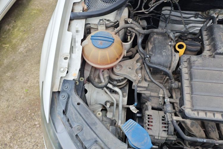 Used Volkswagen Polo 2016 1.4L Automatic Trendy Model Engine Bay Right