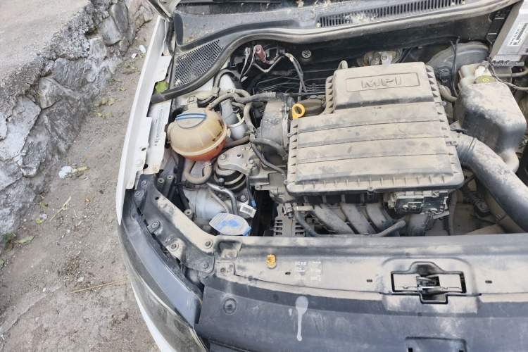 Used Volkswagen Polo 2016 1.4L Manual Fashion Model Engine Bay Right