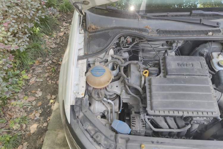 Used Volkswagen Polo 2016 1.4L Automatic Trendy Model Engine Bay Right