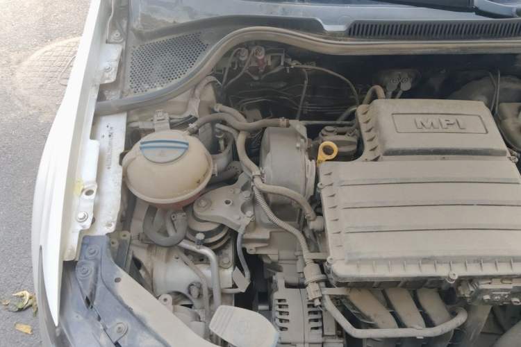 Used Volkswagen Polo 2016 1.4L Automatic Trendy Model Engine Bay Right