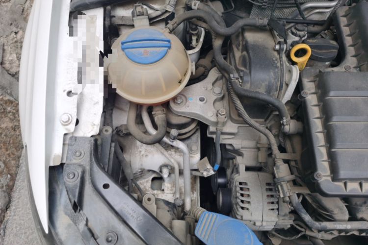 Used Volkswagen Polo 2016 1.4L Automatic Trendy Model Engine Bay Right