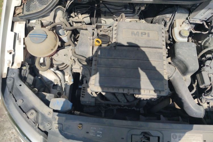 Used Volkswagen Polo 2016 1.6L Automatic Luxury Model Engine Bay Right