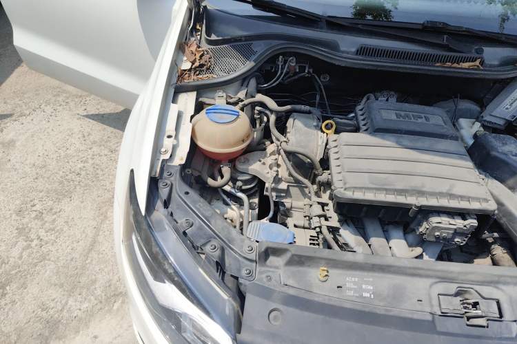 Used Volkswagen Polo 2016 1.4L Automatic Trendy Model Engine Bay Right