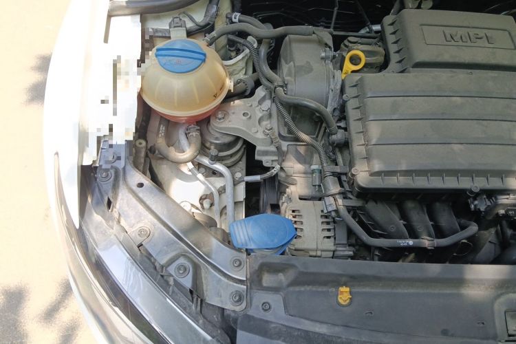 Used Volkswagen Polo 2016 1.4L Manual Fashion Model Engine Bay Right