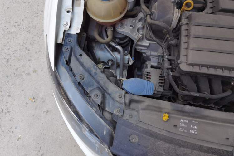 Used Volkswagen Polo 2016 1.4L Automatic Trendy Model Engine Bay Right