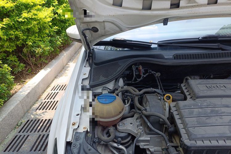 Used Volkswagen Polo 2016 1.4L Automatic Trendy Model Engine Bay Right