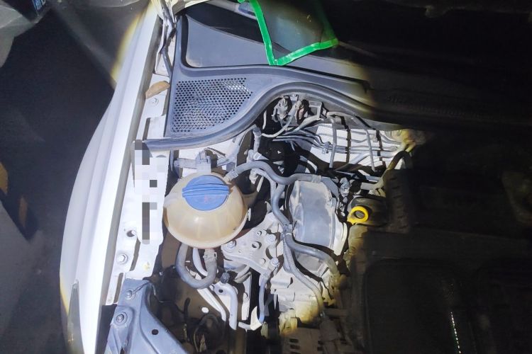 Used Volkswagen Polo 2016 1.6L Automatic Comfort Model Engine Bay Right