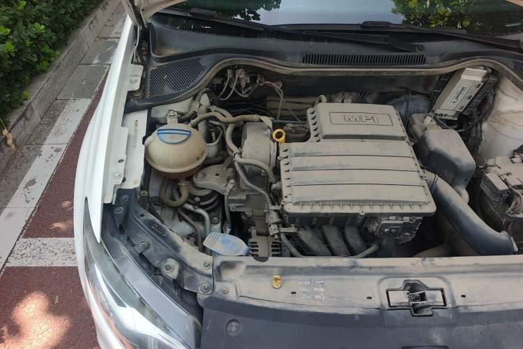 Used Volkswagen Polo 2016 1.4L Manual Fashion Model Engine Bay Right