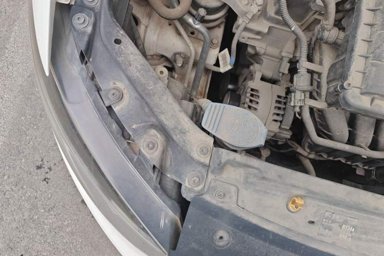 Used Volkswagen Polo 2016 1.4L Automatic Trendy Model Engine Bay Right