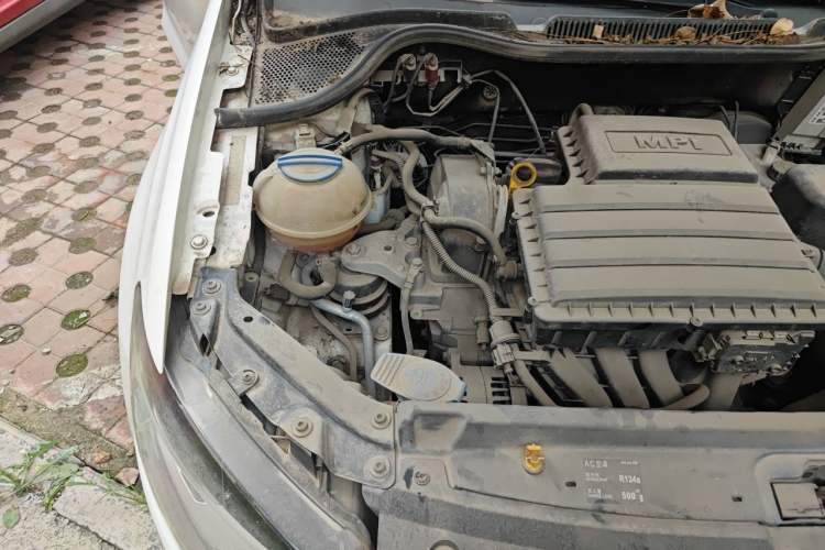 Used Volkswagen Polo 2016 1.4L Manual Fashion Model Engine Bay Right