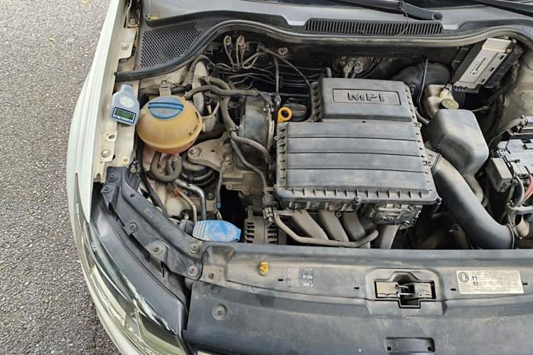 Used Volkswagen Polo 2016 1.6L Automatic Luxury Model Engine Bay Right