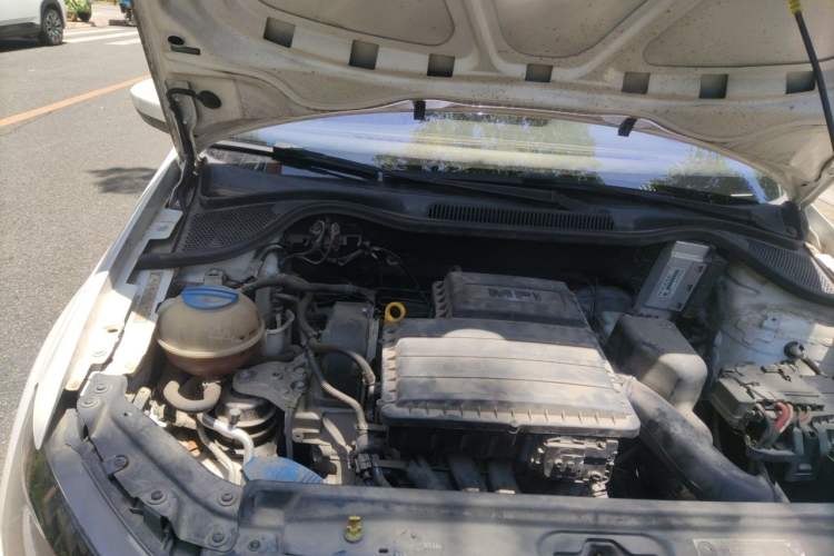 Used Volkswagen Polo 2016 1.4L Manual Fashion Model Engine Bay Right