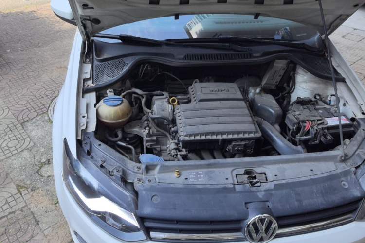 Used Volkswagen Polo 2016 1.4L Automatic Trendy Model Engine Bay Right
