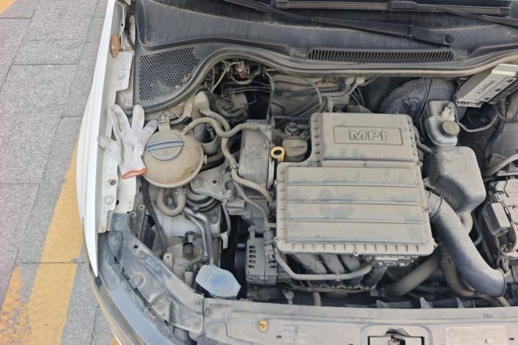 Used Volkswagen Polo 2016 1.4L Automatic Trendy Model Engine Bay Right