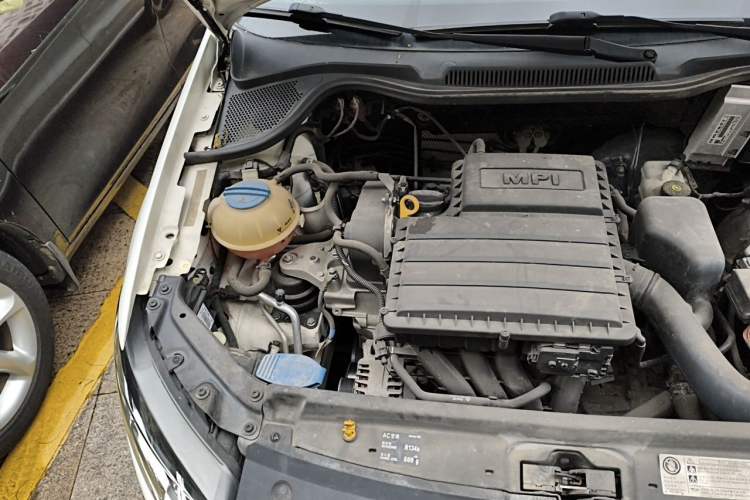 Used Volkswagen Polo 2016 1.6L Automatic Comfort Model Engine Bay Right