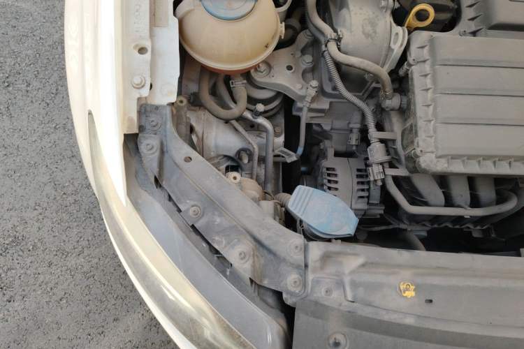Used Volkswagen Polo 2016 1.4L Manual Fashion Model Engine Bay Right