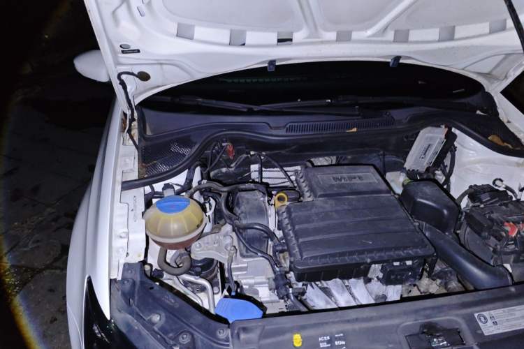 Used Volkswagen Polo 2016 1.4L Automatic Trendy Model Engine Bay Right
