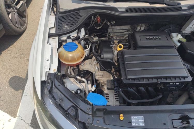 Used Volkswagen Polo 2016 1.4L Automatic Trendy Model Engine Bay Right