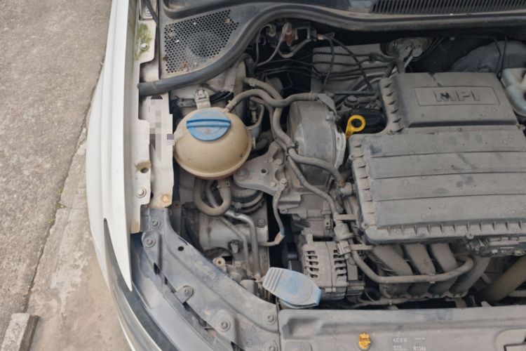 Used Volkswagen Polo 2016 1.4L Automatic Trendy Model Engine Bay Right