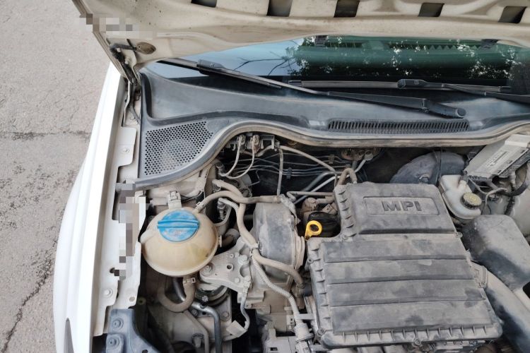 Used Volkswagen Polo 2016 1.4L Automatic Trendy Model Engine Bay Right