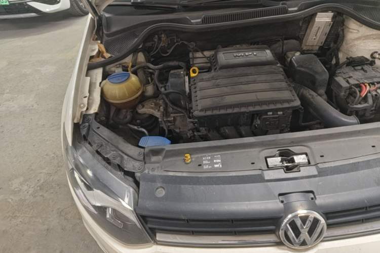 Used Volkswagen Polo 2016 1.4L Automatic Trendy Model Engine Bay Right