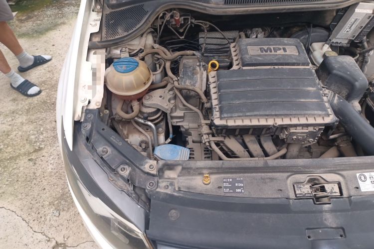 Used Volkswagen Polo 2016 1.4L Automatic Trendy Model Engine Bay Right