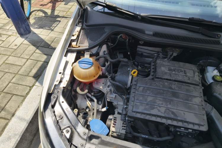 Used Volkswagen Polo 2016 1.4L Manual Fashion Model Engine Bay Right