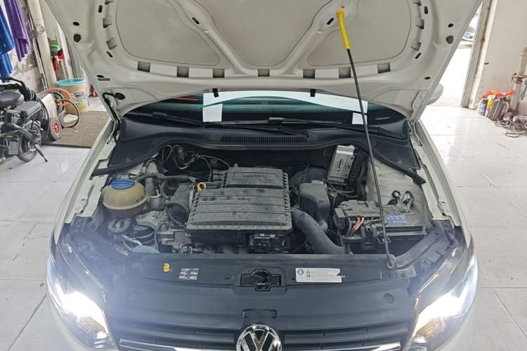 Used Volkswagen Polo 2016 1.4L Manual Fashion Model Engine Bay
