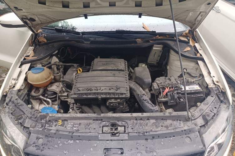 Used Volkswagen Polo 2016 1.4L Manual Fashion Model Engine Bay