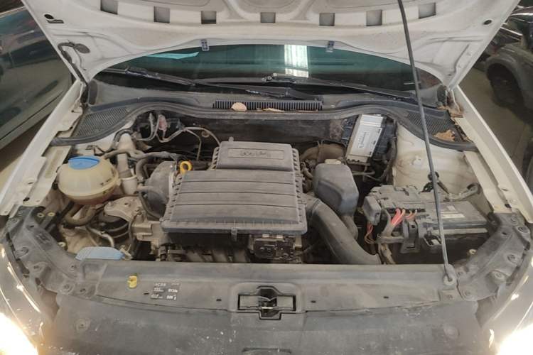 Used Volkswagen Polo 2016 1.4L Manual Fashion Model Engine Bay