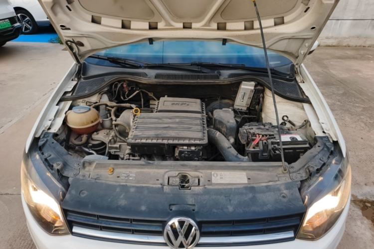 Used Volkswagen Polo 2016 1.4L Manual Fashion Model Engine Bay