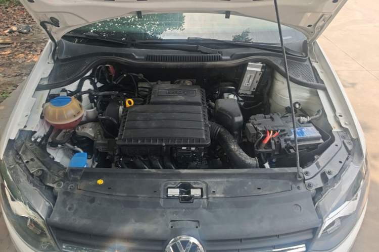 Used Volkswagen Polo 2016 1.4L Manual Fashion Model Engine Bay