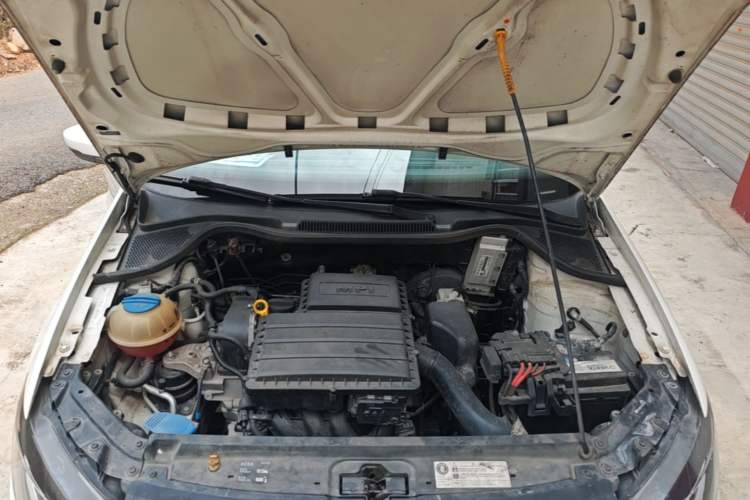 Used Volkswagen Polo 2016 1.4L Manual Fashion Model Engine Bay