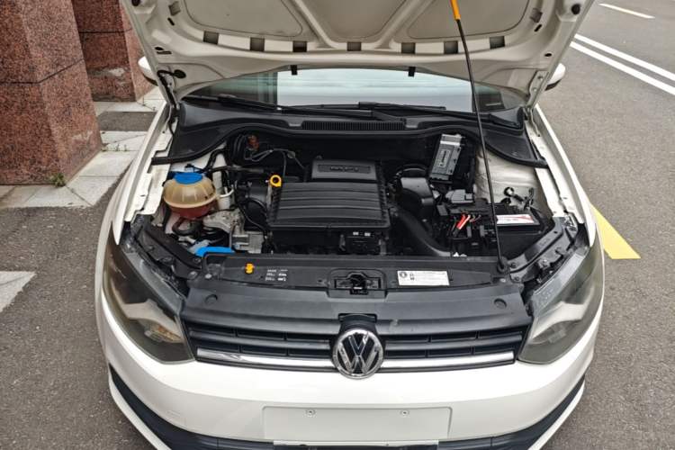 Used Volkswagen Polo 2016 1.4L Manual Fashion Model Engine Bay
