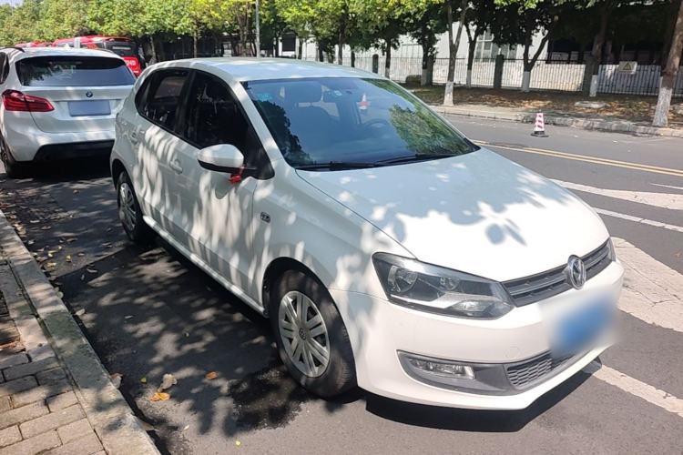 Used Volkswagen Polo 2016 1.4L Manual Fashion Model Exterior 1