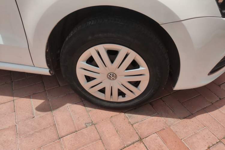 Used Volkswagen Polo 2016 1.4L Manual Fashion Model Exterior 1