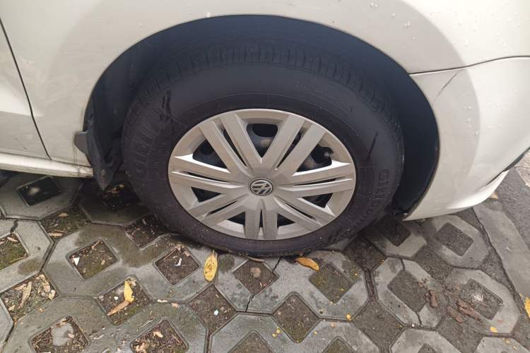 Used Volkswagen Polo 2016 1.4L Manual Fashion Model Exterior 1