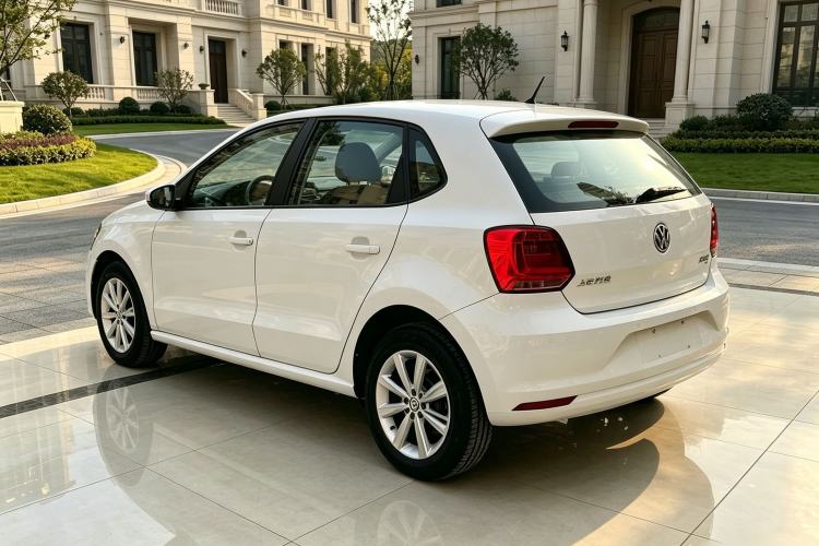 Used Volkswagen Polo 2016 1.6L Automatic Luxury Model Exterior 2