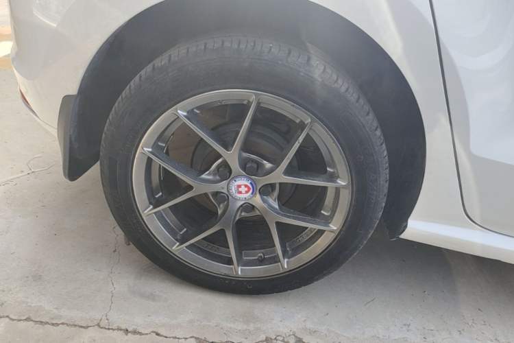 Used Volkswagen Polo 2016 1.6L Automatic Comfort Model Exterior 2