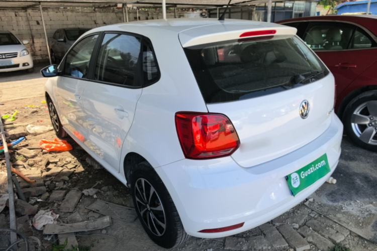 Used Volkswagen Polo 2016 1.4L Manual Fashion Model Exterior 2