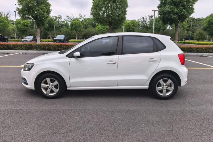 Used Volkswagen Polo 2016 1.4L Manual Fashion Model Exterior 2