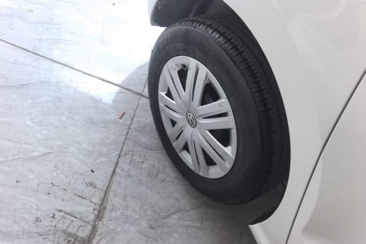 Used Volkswagen Polo 2016 1.4L Manual Fashion Model Exterior 2