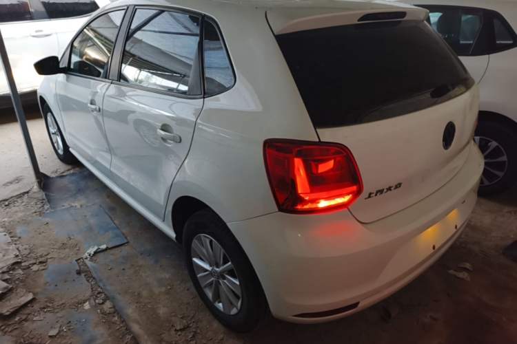 Used Volkswagen Polo 2016 1.4L Manual Fashion Model Exterior 2