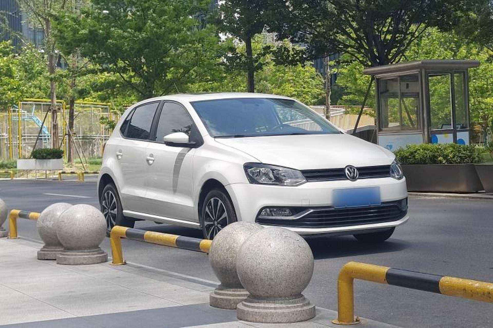 Used Volkswagen Polo 2016 1.6L Automatic Comfort Model Exterior 2