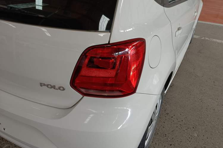Used Volkswagen Polo 2016 1.4L Manual Fashion Model Exterior 3
