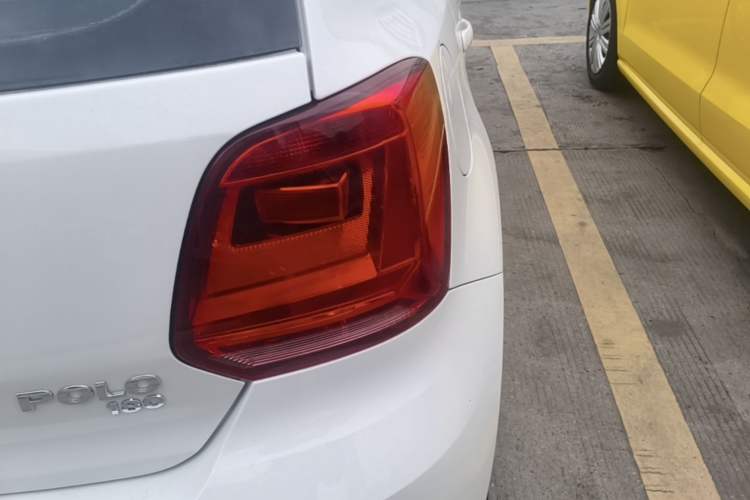 Used Volkswagen Polo 2016 1.6L Automatic Comfort Model Exterior 3