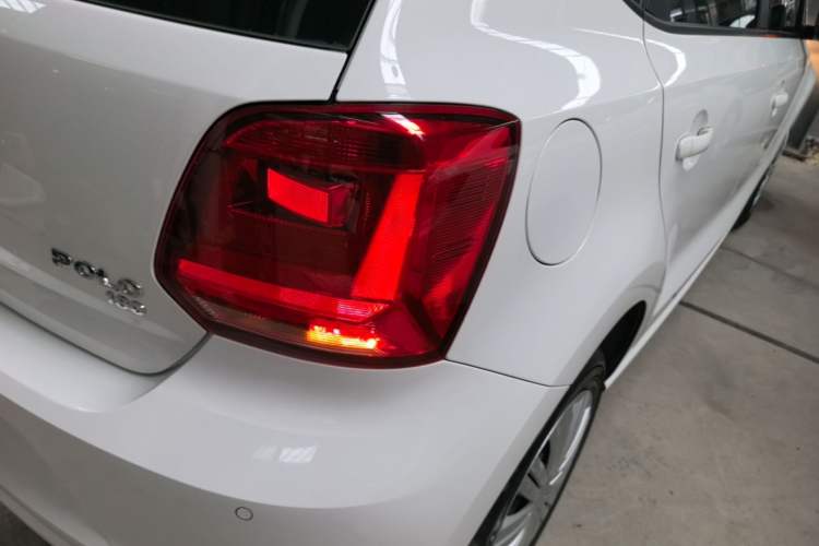 Used Volkswagen Polo 2016 1.6L Automatic Comfort Model Exterior 3